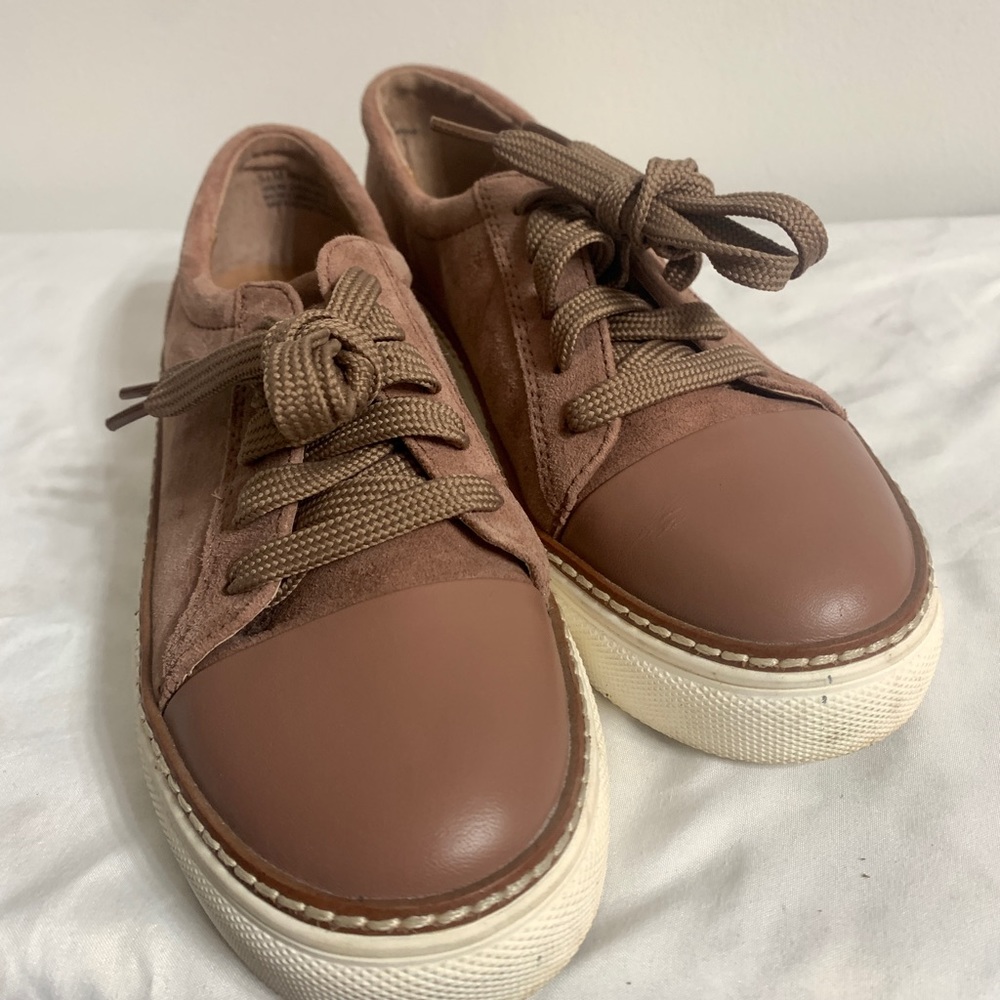 Calson girls sneakers.